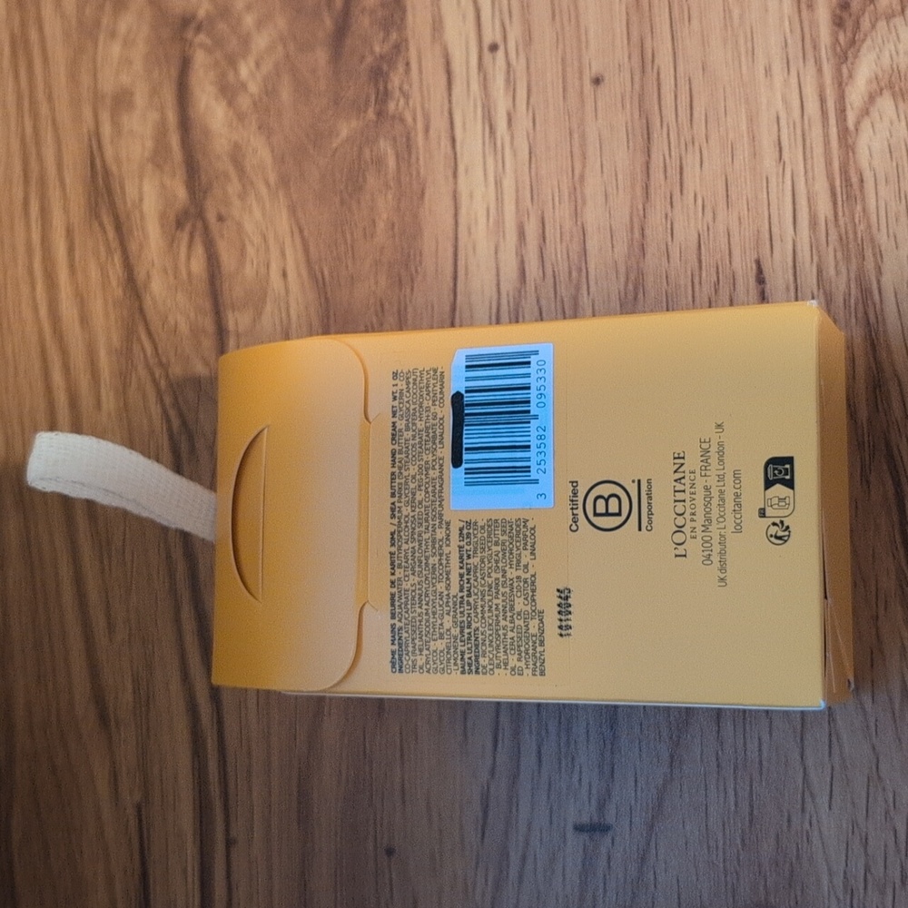 NIB L'OCCITANE Yellow Hand & Lip Care Set - Picture 2 of 2